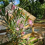 אוהל מפואר Domaine Authentique De Rose *