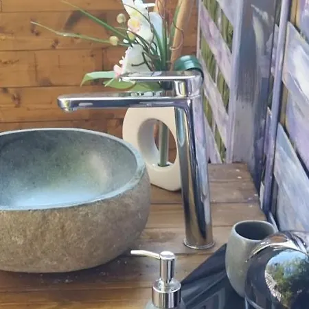 Domaine Authentique De Rose Porto-Vecchio (Corsica)