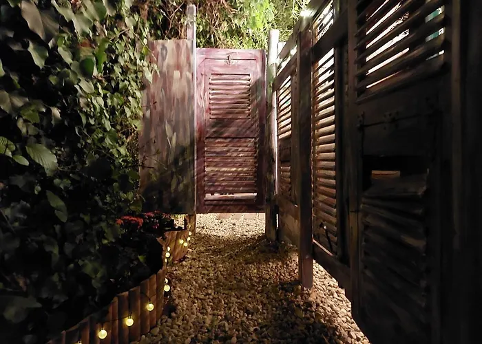 Domaine Authentique De Rose